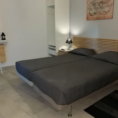 בית הארחה Center & לאגוּ‏ש