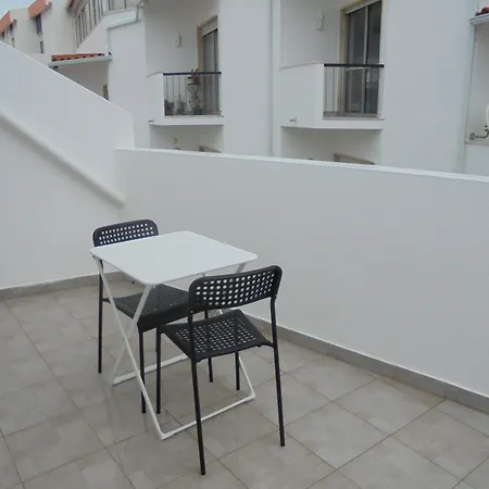 Center & בית הארחה