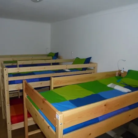 Center & בית הארחה לאגוּ‏ש