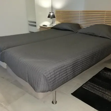 Center & בית הארחה 2*